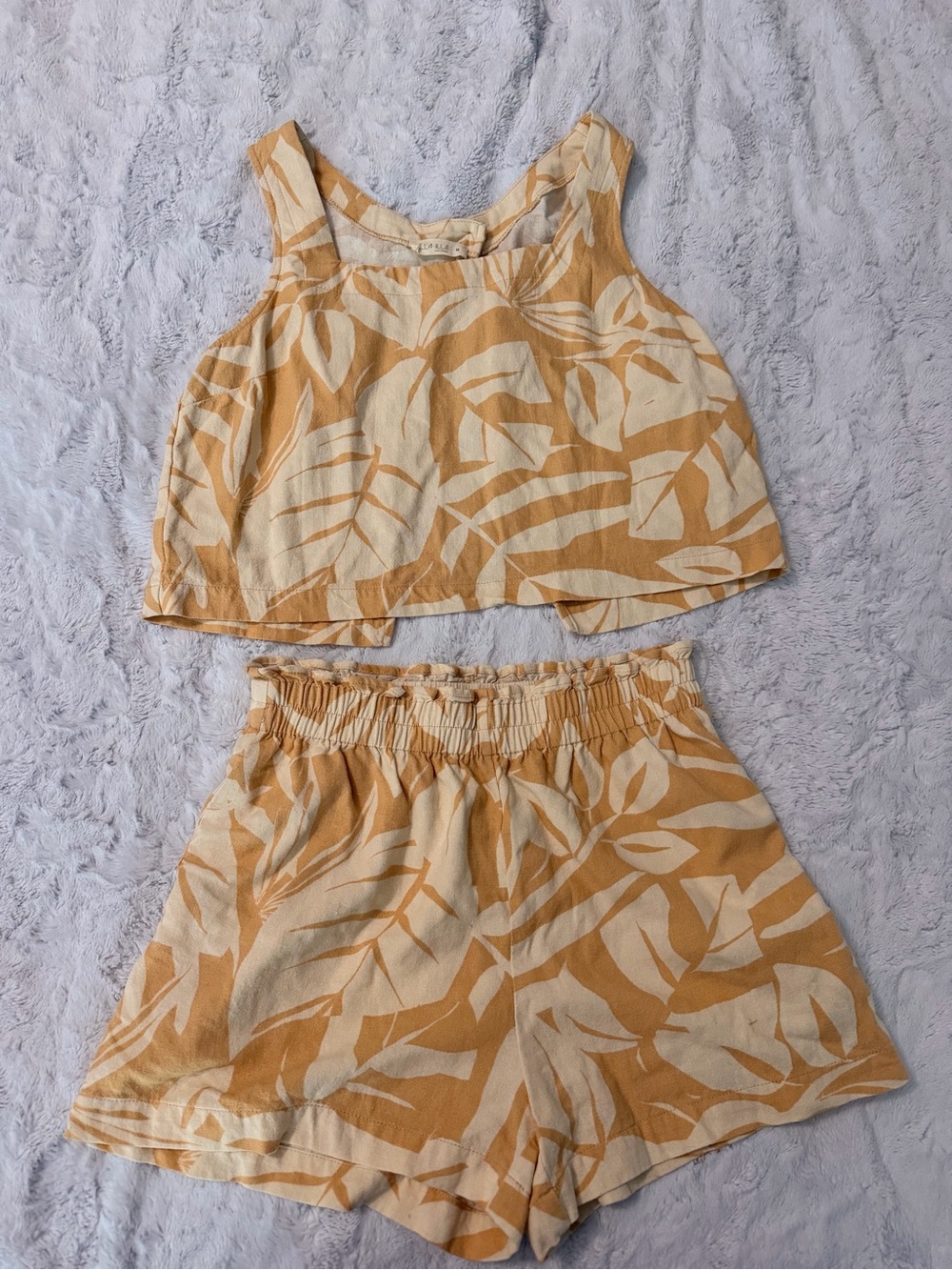 Illa illa 2 piece crop top shorts set beige linen - Picture 1 of 7